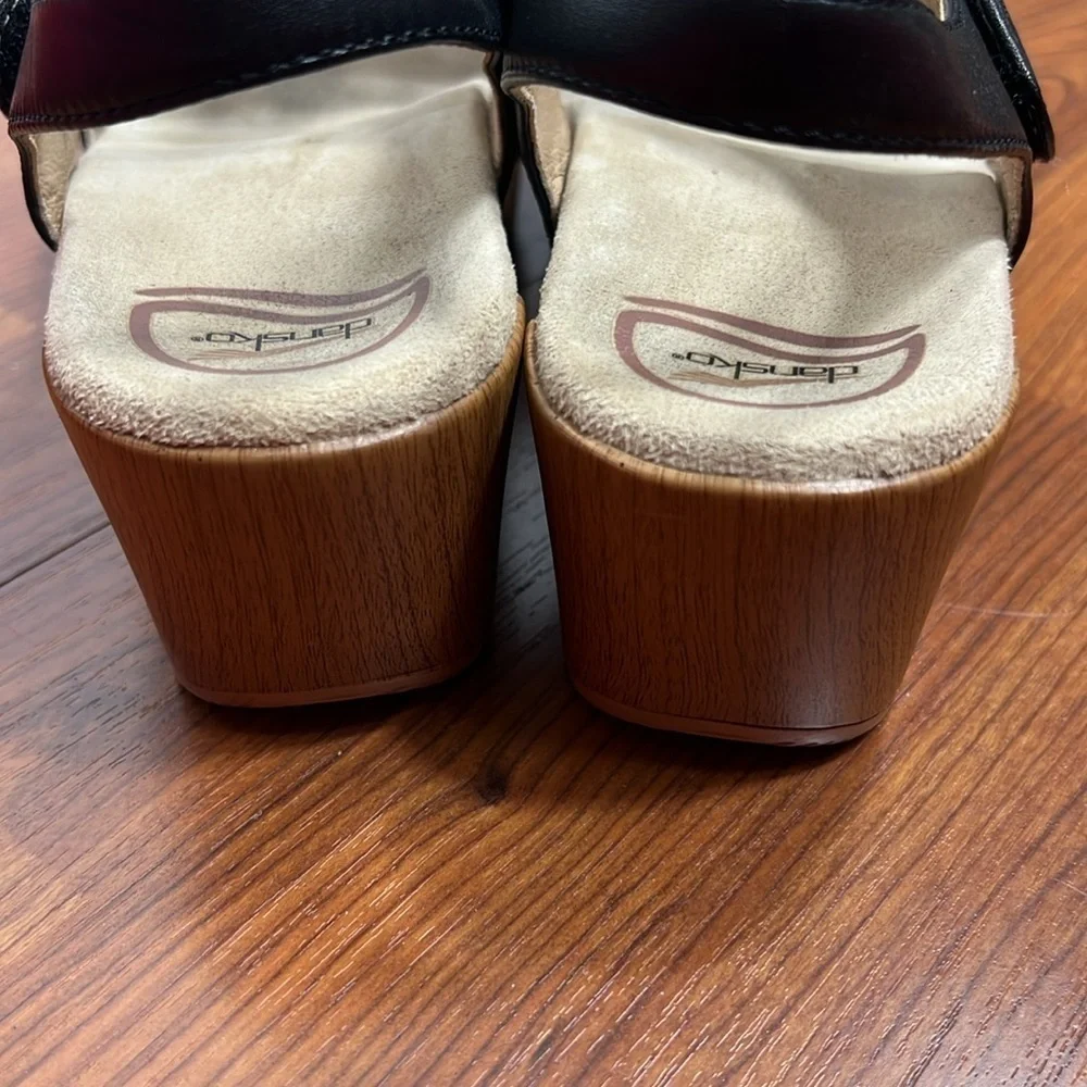 Dansko Sonnet Sz 39 Leather Sandal Wood Block Platform Black